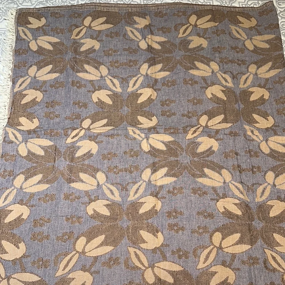 Reversible Cotton Beach Towel/Throw Blanket with tulip pattern